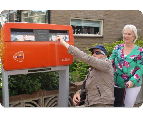 Buddie worden bij Herberg Thuis Glimlachende vrouwelijke Buddie van Herberg Thuis, prettig thuiswonen in Katwijk, Rijnsburg en Valkenburg